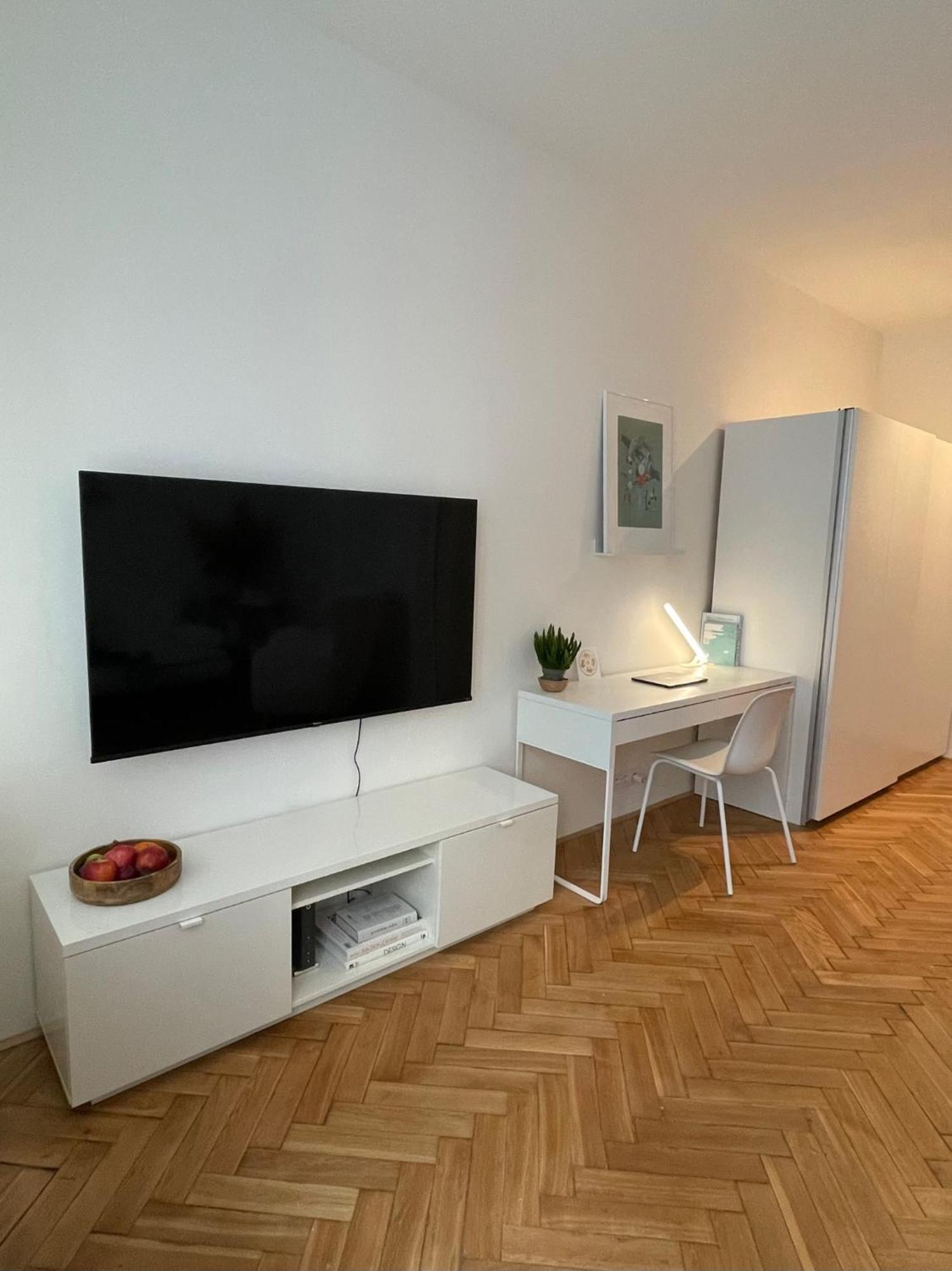 Urban Retreat I Modern Boho Apartments In Lovely Letna District - 10 Minutes From Old Town Прага Екстериор снимка
