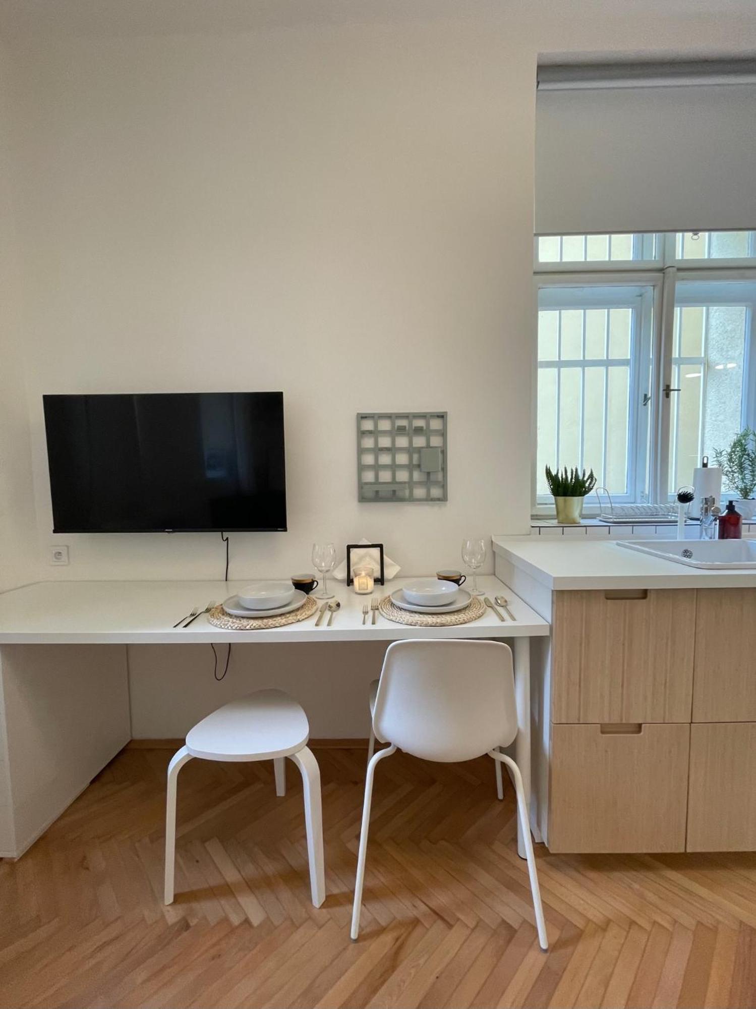 Urban Retreat I Modern Boho Apartments In Lovely Letna District - 10 Minutes From Old Town Прага Екстериор снимка